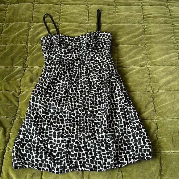 White House Black Market 100% silk mini dress - Picture 1 of 6